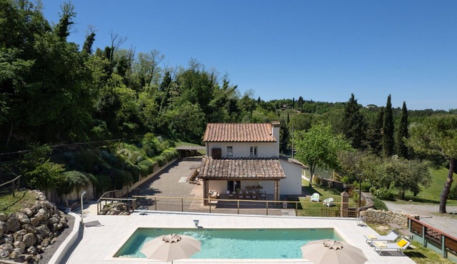 Private Villa with A/C, WIFI, private pool, TV, patio, panoramic view, close to San Gimignano
