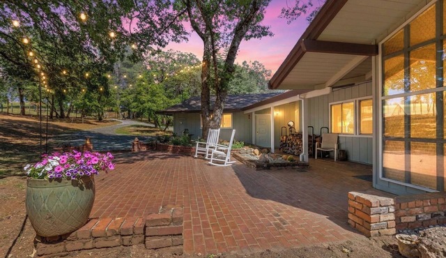 Private Wine Country Escape With Sweeping Valley Views, Hot Tub, Apple Hill