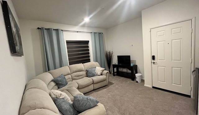 Private1 Bed 1 Bath Furnished Suite, newer construction