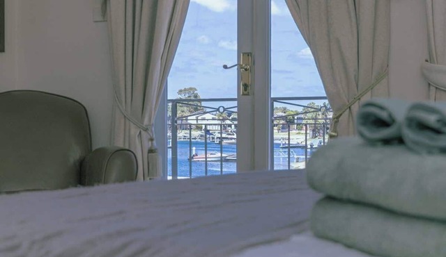 Puddings Home: mooring and waterfront getaway