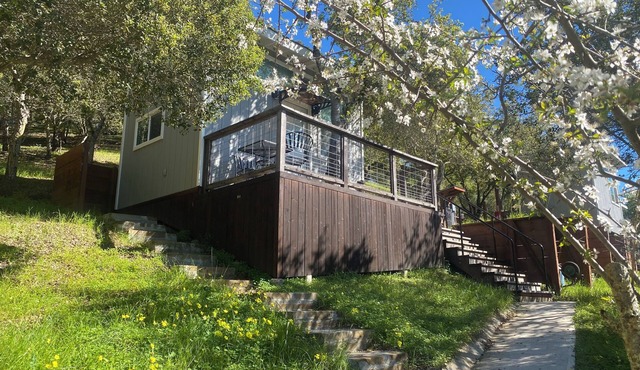 Quiet 1-bedroom villa in welcoming of Watsonville perfect for relaxing getaway.