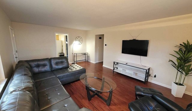 Remodeled Rossford Lower Apartment