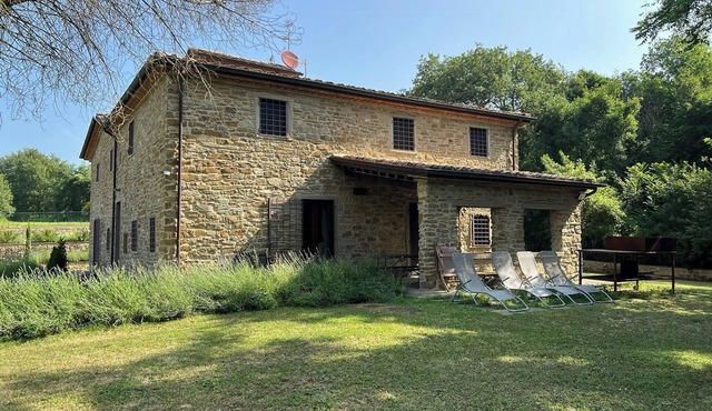 Restored farmhouse in the Arezzo hills