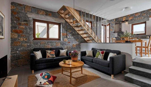 Romantische Villa mit Privatsphäre, Grosse Terrasse mit Aussicht