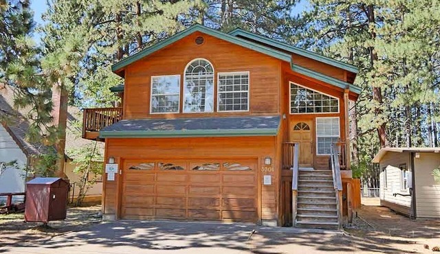 Rustic Rental Cabin with Hot Tub near Heavenly Ski Resort in South Lake Tahoe, California
