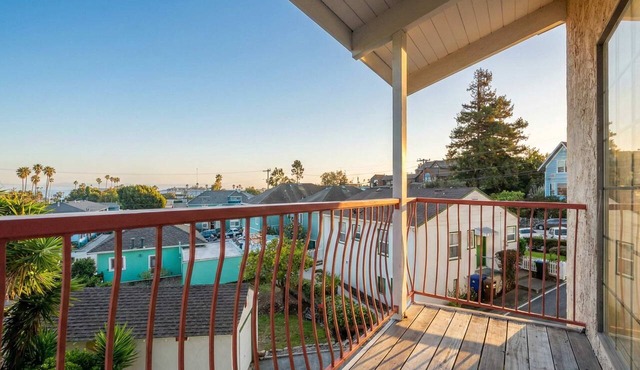Santa Cruz Retreat Near Beach with Free Parking