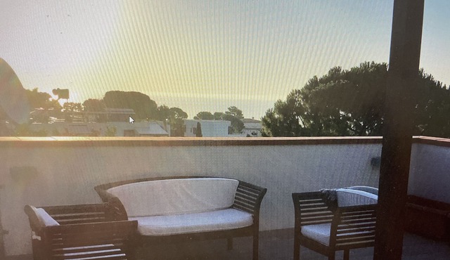 Sea view terrace. Pool umbrella and condominium tennis included. EXCLUSIVE
