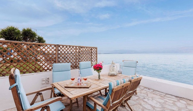 Seafront Evi's Hideaway - Petalidi Cozy Nest