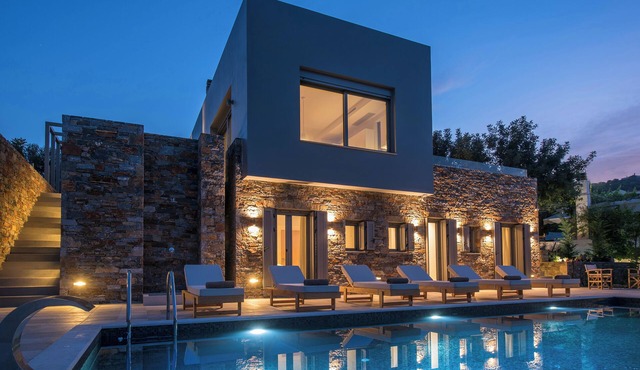 Seafront Luxury in Crete With Private Pool & Sauna