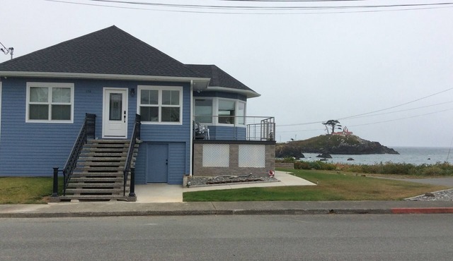 Seaside Vacation Rental Fantastic Ocean and Battery Point light House veiws