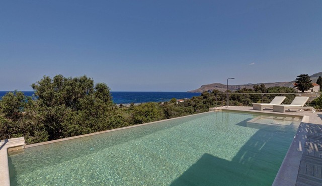 Seaside Villa Sfinari – Steps from the Beach
