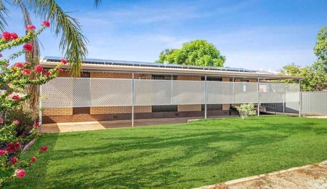 Second Street - Loxton Accommodation Stylish 3 bedroom home