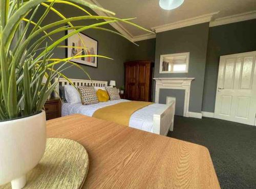 Serviced Apartment- 1 Bed-Next To Train Station