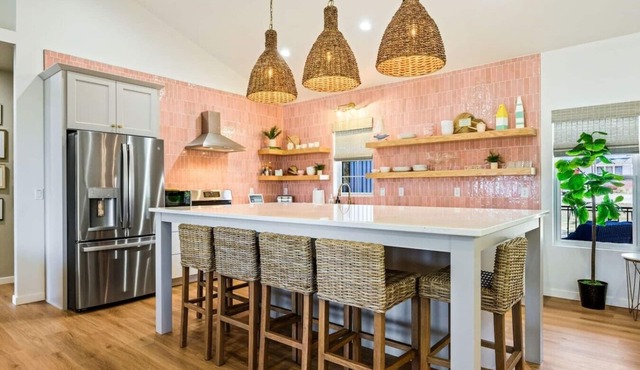 Sister Bay Retreat | Sleeps 12 + Game Room
