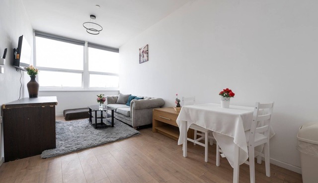 Sleek and Serene Stay in West Bromwich