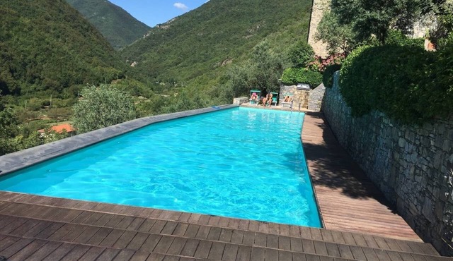 Sleeps 4, Pool Access, Mountain Views