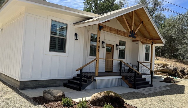 Soleil Luna – Luxury 2BR, 2BA Home 2 Miles from Sequoia NP”