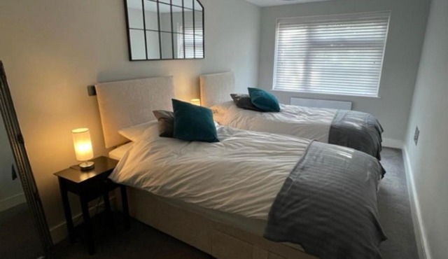 Solihull Flat For 2 with Fast WiFi with Free Secured Parking