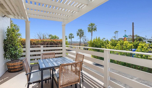 South O Bungalow 12 - Deluxe Double ADA Studio + XL Private Patio