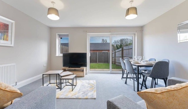 Spacious 3 Bedroom House with Garden in Birmingham