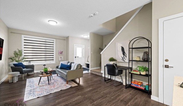 Spacious 4 BR | Steps to Stadium & Rogers | Garage