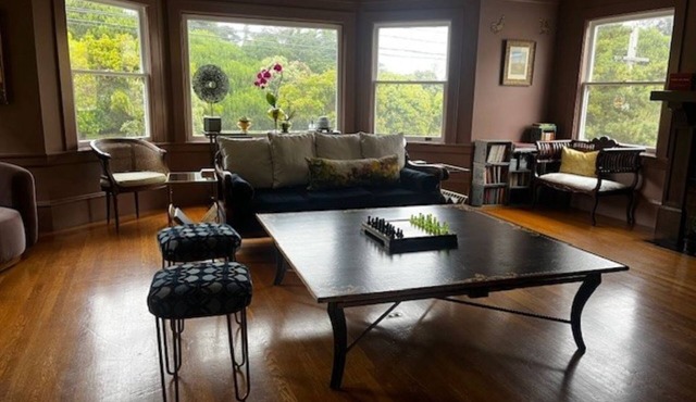 Spacious 5-bedroom home in Outer Richmond with jacuzzi and dual decks.
