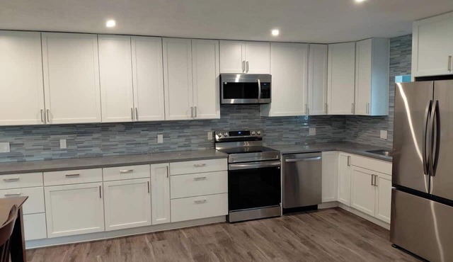 Spacious 6 bedroom, 5 bathroom, and 2 game room house on Grand Lake!