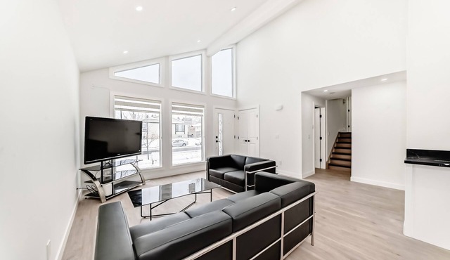 Spacious 6BR Home, BBQ, Backyard & A/C