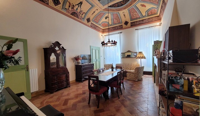 Spacious accommodation in a historical building in old town, 15 min from beach