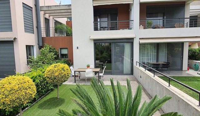 Spacious Beachfront Property (maisonette)