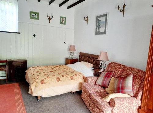 Spacious double, Shower en-suite, Desk & Patio
