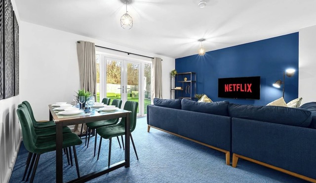 Spacious Home, Contractors, Super King Beds, Free Parking, Fast Wi-Fi, Netflix