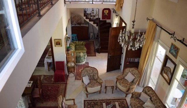 Spacious Private Villa AKOBARA, 2km from city center