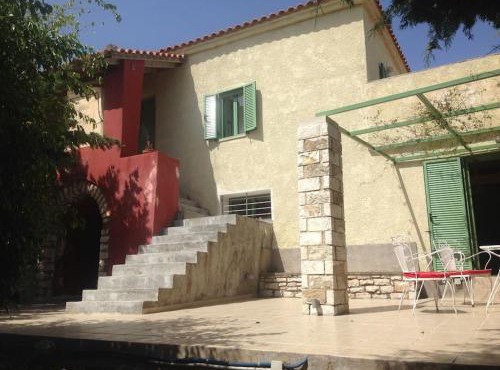 Spacious Villa with View 10 mins Walk to the Beach