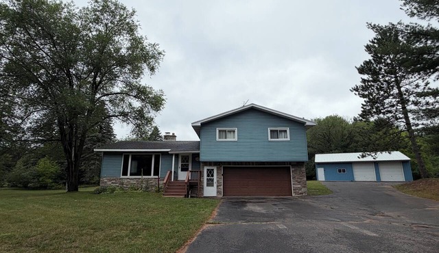 Spacious Wisconsin Northwoods Escape -Private Fire Pit and Close Water Access