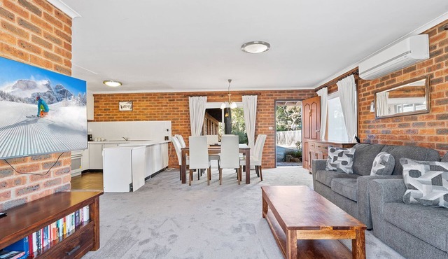 Sponars Onshore - 2BR Apartment l Pet-Friendly l WiFi l Air-Con l Fenced Backyard