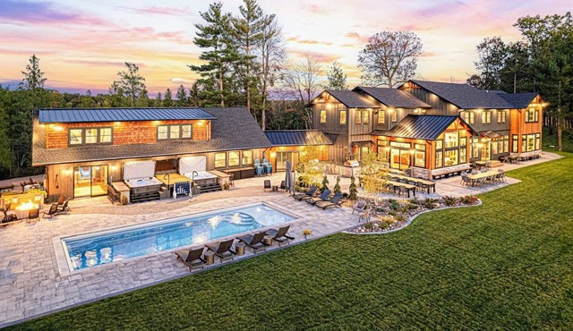 Spooner Lake Island - Hot Tubs, Pool, Theatre, Private Docks, Sports Court