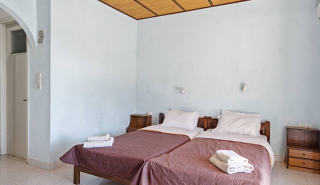 Studio Apartment 'Apraos Bay Hotel Room 2' with Sea View, Wi-Fi, and Air Conditioning