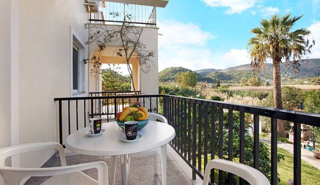 Studio "Dolphin Studio Sea View 10" with Private Balcony, Shared Garden & Wi-Fi