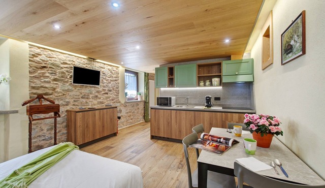 Studio 'Mes Anges Perloz' with Mountain View, Private Terrace and Wi-Fi in Plan De Brun