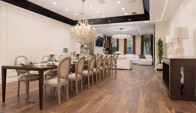 Stunning Gold Coast Home 12BD 6BA & Rooftop Patio