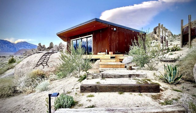 Stunning Lone Pine Accommodation for Romantic Getaways in California