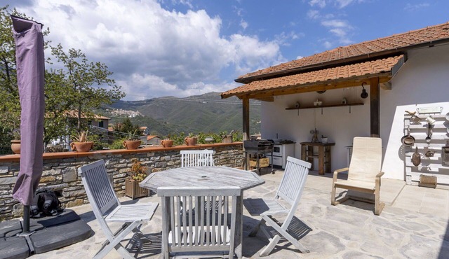 Stunning private villa for 6 people with WIFI, patio and panoramic view
