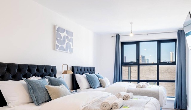 Stunning Sky View Apartment | Parking | O2 | City