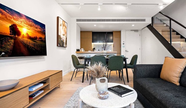 Stylish 3-Bed Townhouse in Vibrant Fitzroy