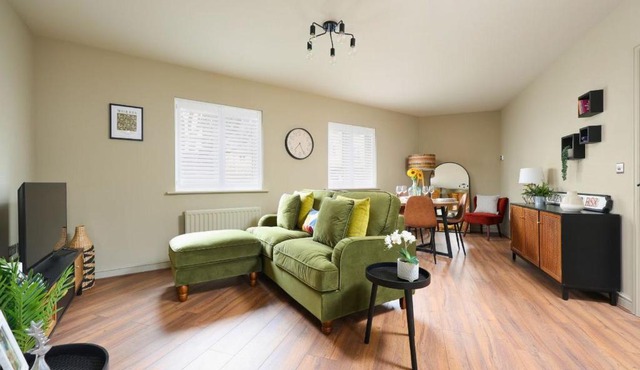 Stylish Flat With Sofa Bed in Malmesbury!