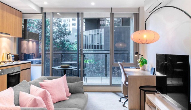 Stylish South Yarra Stay | Pool & Wellness Perks
