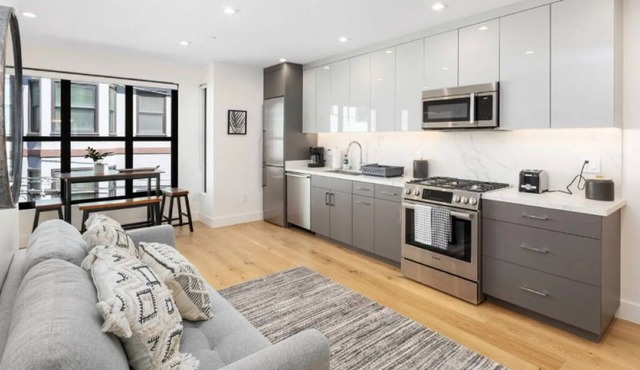 Sunny 2BR Mission Apartment Near Dolores Park, Cafes & Transit