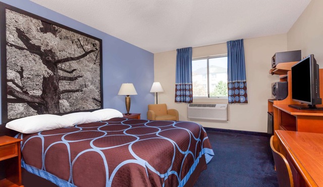 Super 8 by Wyndham Adrian in Adrian