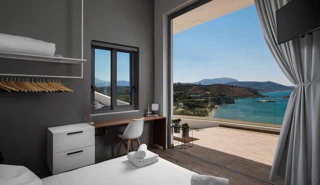 Superb villa with breath-taking view !
